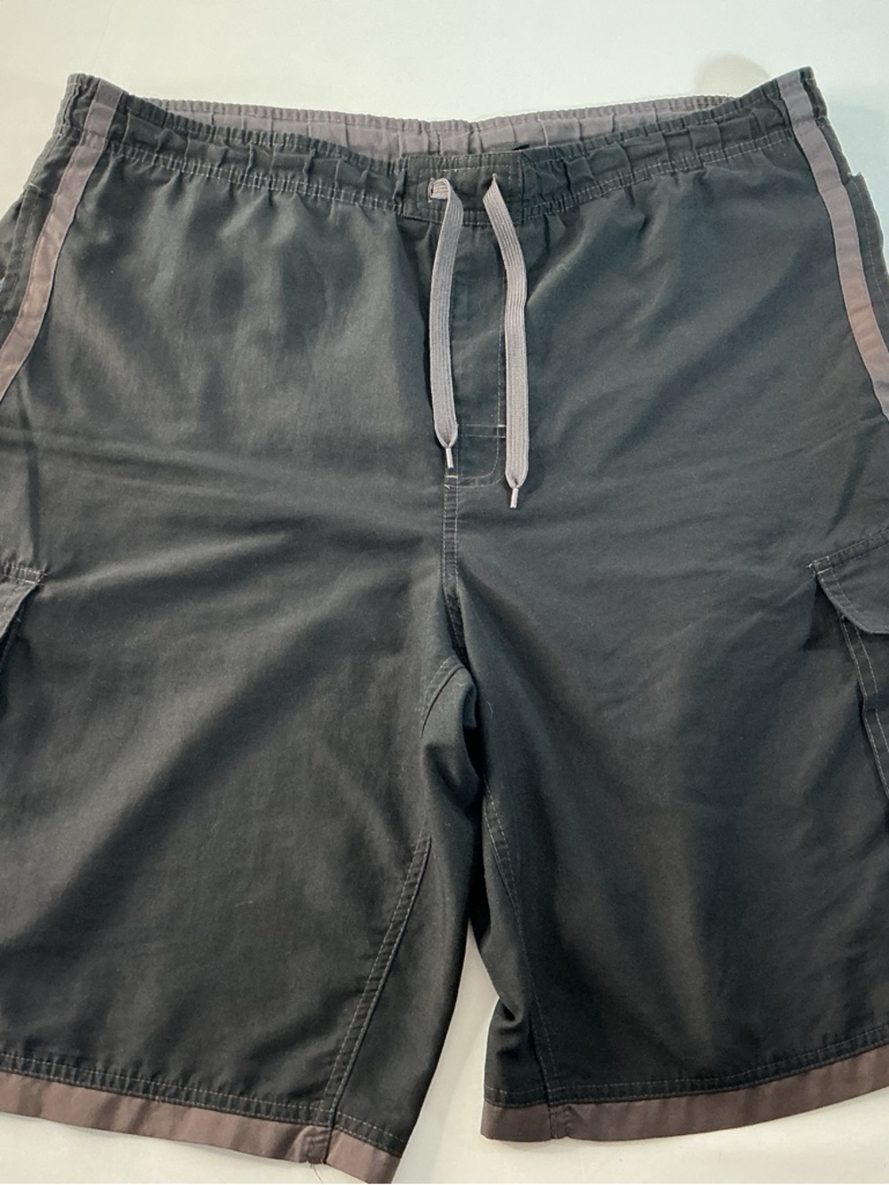 Casual Drawstring Cargo Shorts in Charcoal with Taupe Trim